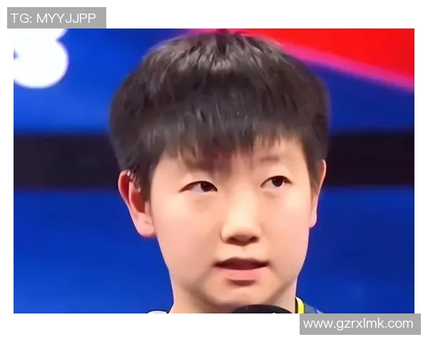 足球巨星萌娃萌态十足引人注目，未来球场之星的初现风采