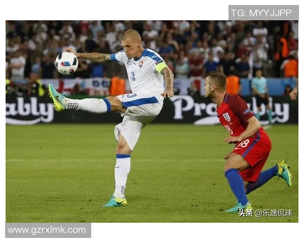 足球明星身型解析：从球场到训练馆 男孩们如何塑造完美体型