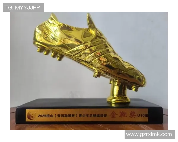 金属质感演绎绿茵荣耀全新足球球星卡典藏珍品